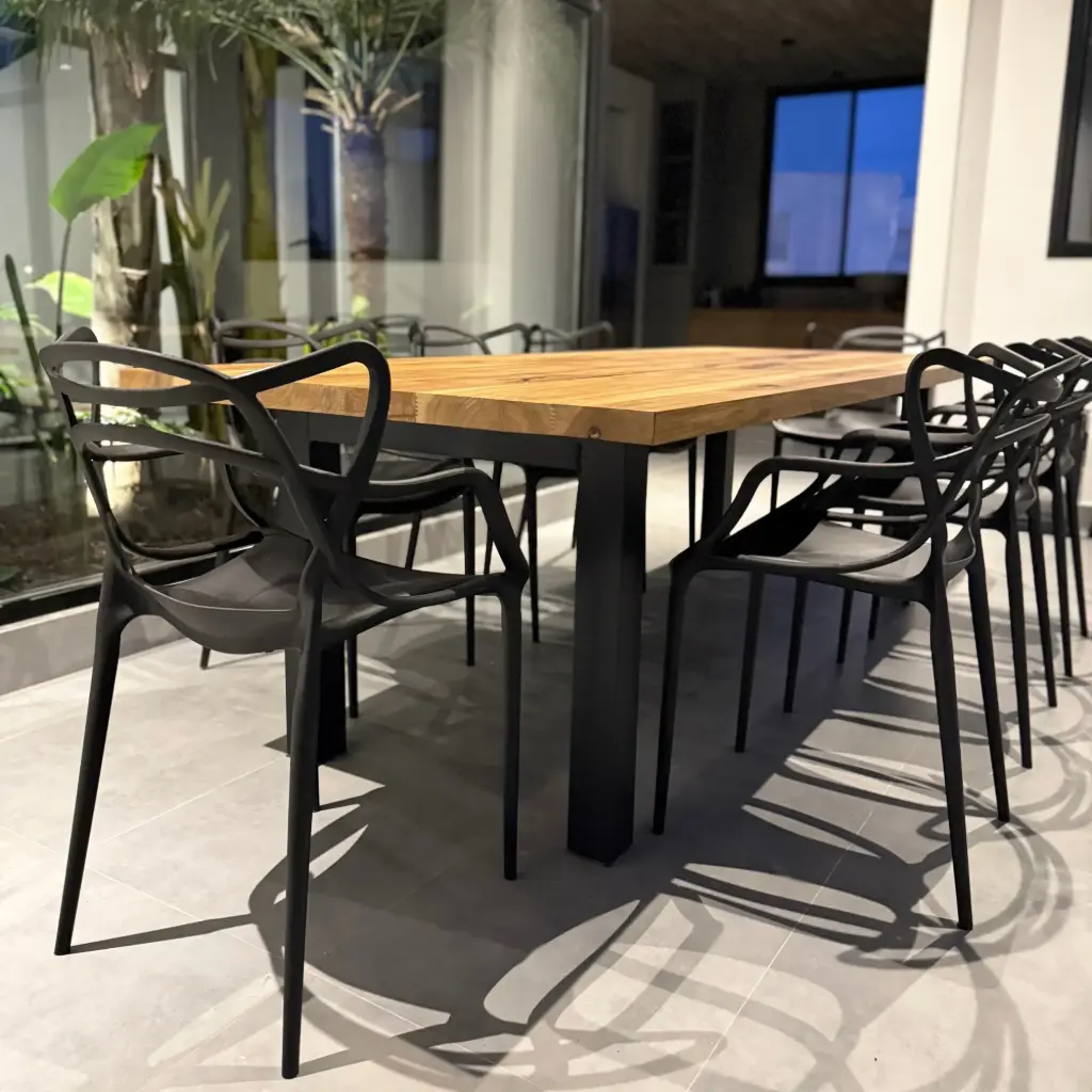 Mesa petiribi 2,50 Mts + 8 sillas Allegra negras