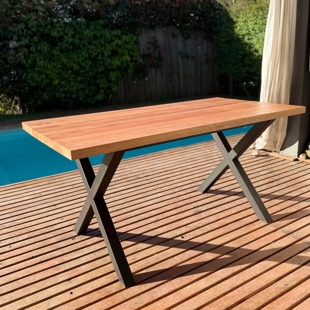 Mesa Eucalipto patas X 60x60 hierro y madera