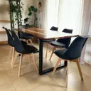 Mesa Dallas Guayubira + 6 sillas Tulip negras 