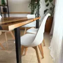Mesa Dallas Guayubira + 4 sillas Tulip blancas