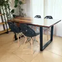Mesa Dallas Guayubira + 4 sillas Akron negras 