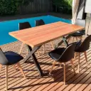 Mesa patas X 60x60 Eucalipto + Sillas Tulip negras